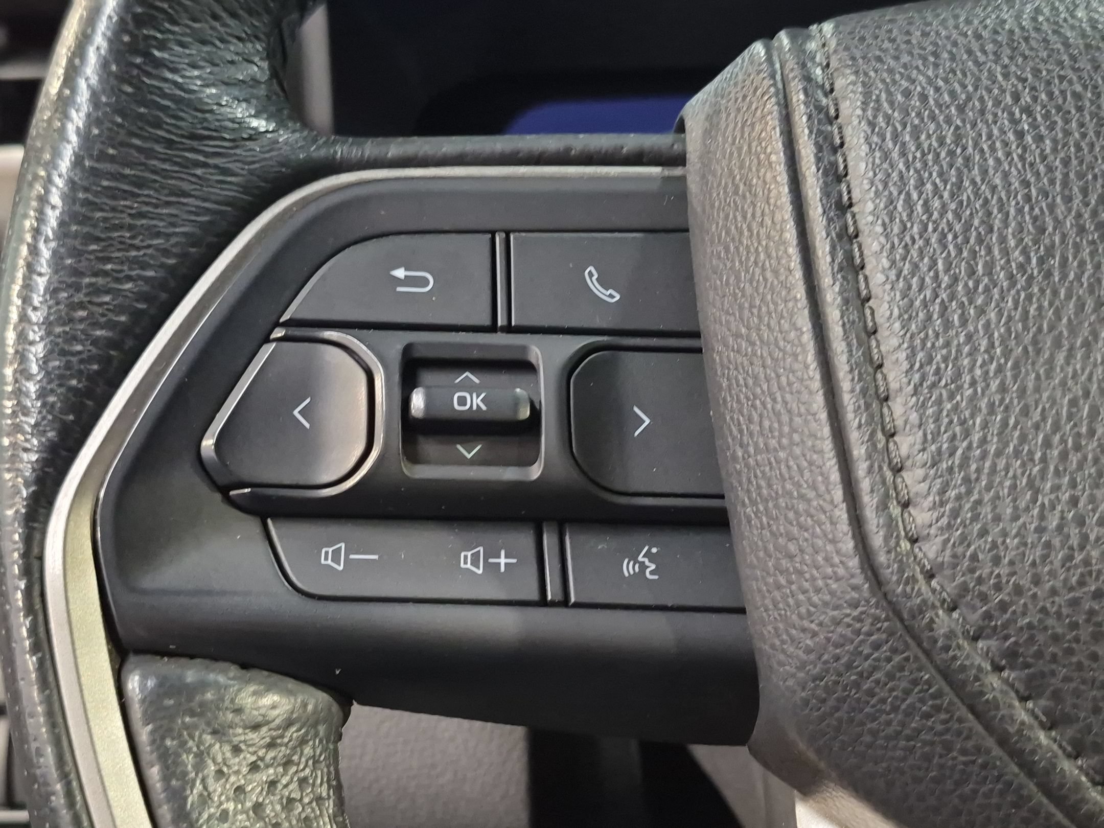 Used 2025 Toyota Tacoma TRD Off-Road AWD/4WD image 27