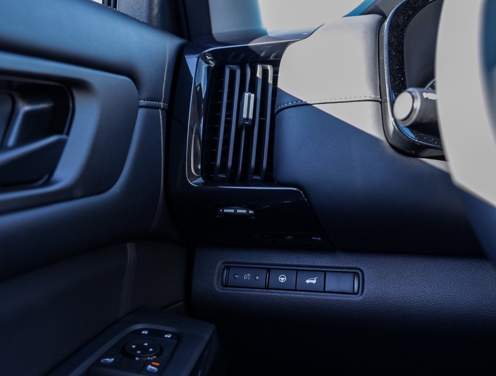 New 2025 Nissan Pathfinder SV image 33