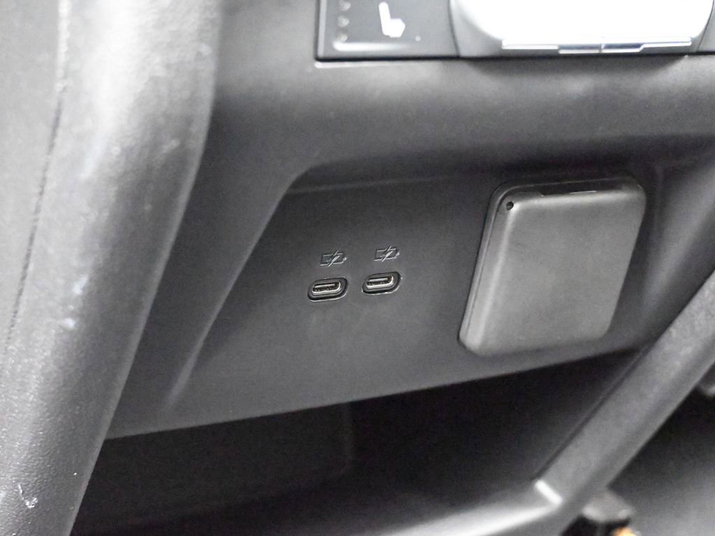 Used 2024 Chevrolet Traverse RS image 46