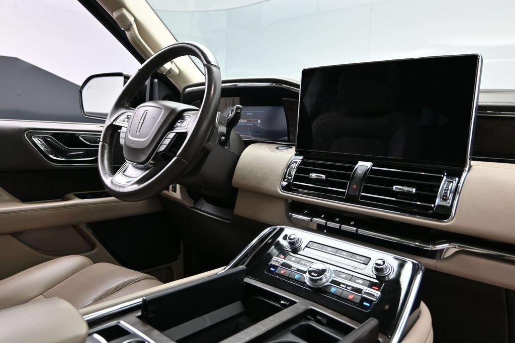 Used 2024 Lincoln Navigator Premiere AWD/4WD image 14
