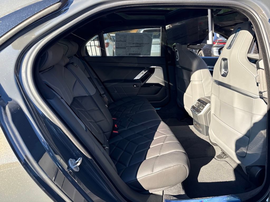 New 2026 BMW 760i xDrive w/ Executive Package image 26