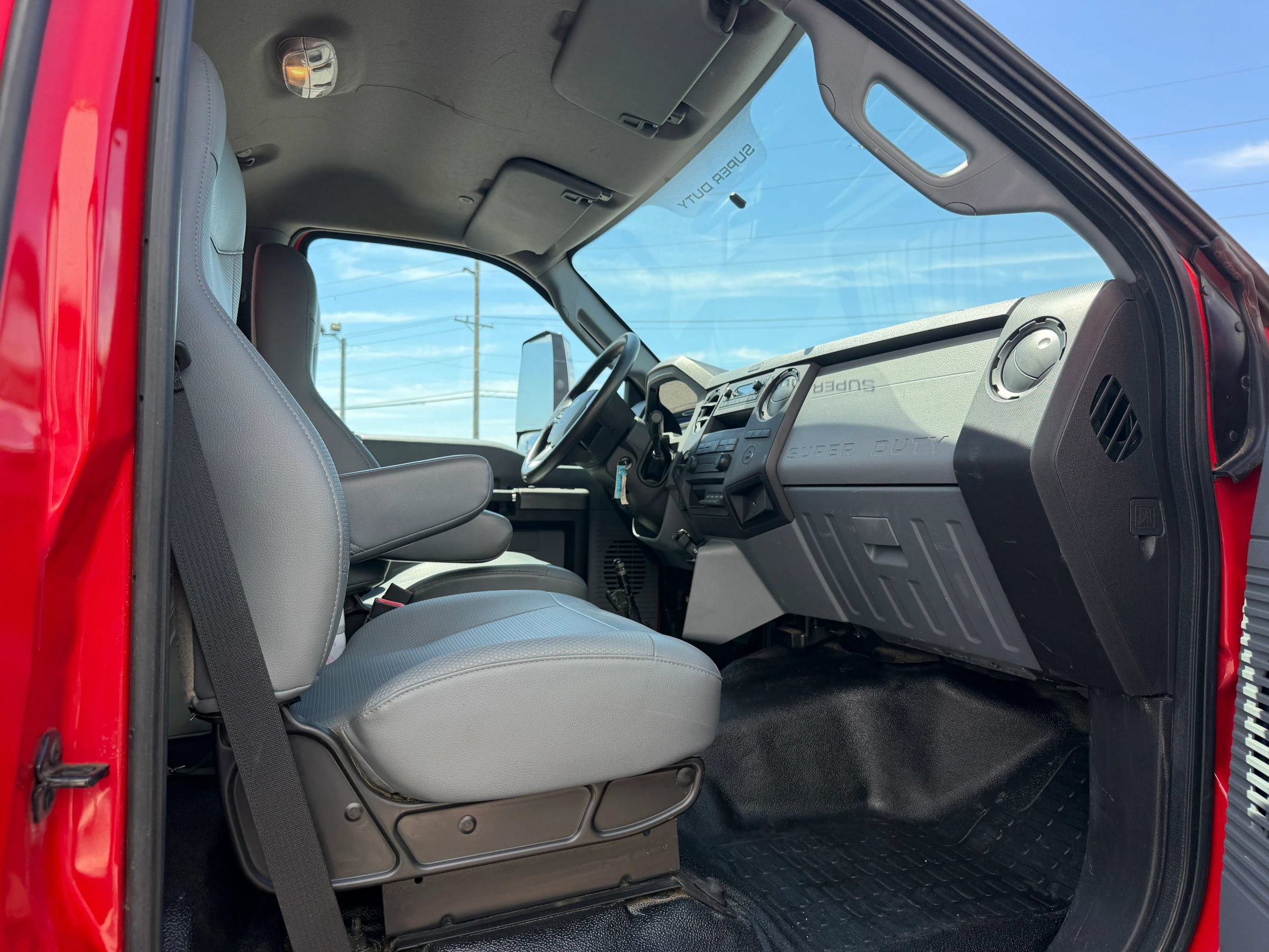 Used 2023 Ford F750 2WD Regular Cab Super Duty image 27