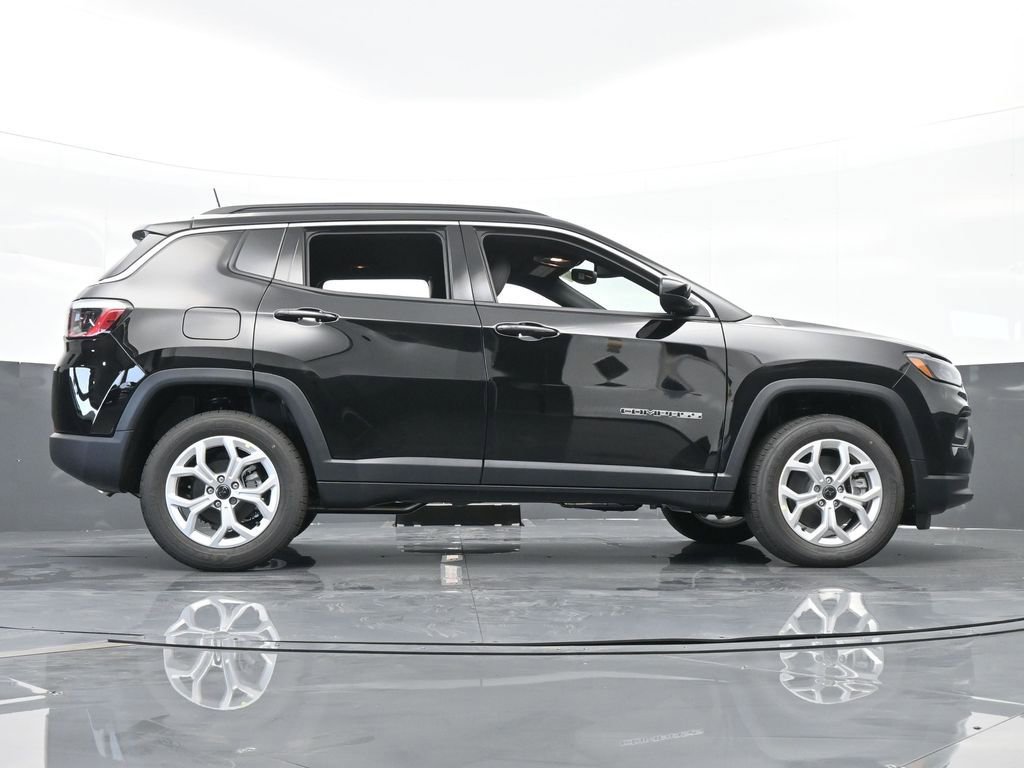 Used 2025 Jeep Compass Latitude image 52