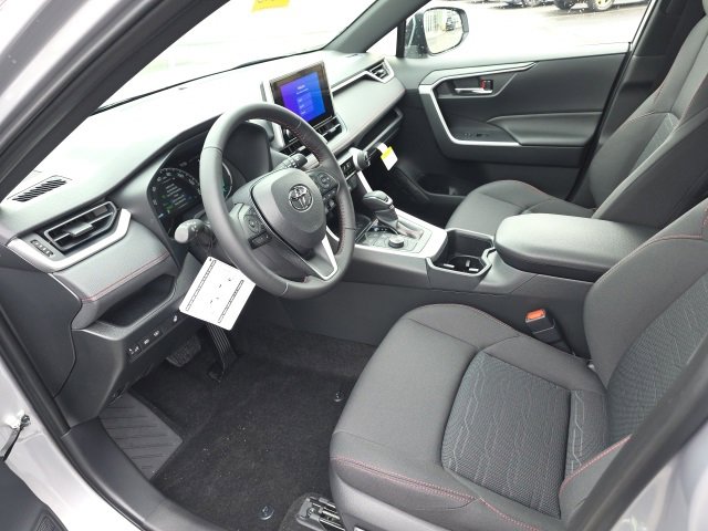 New 2025 Toyota RAV4 SE image 8