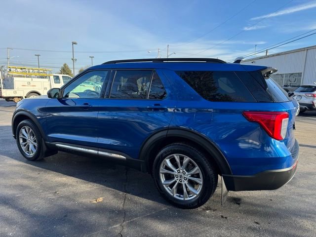 Certified 2022 Ford Explorer XLT w/ Equipment Group 202A image 3