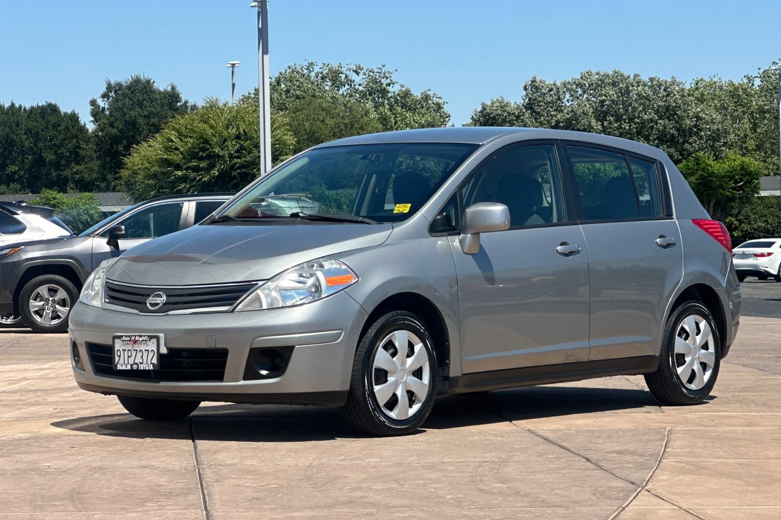 Used 2012 Nissan Versa 1.8 S FWD image 8