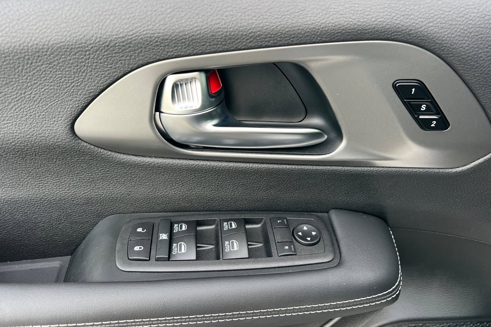 New 2026 Chrysler Pacifica Select image 9