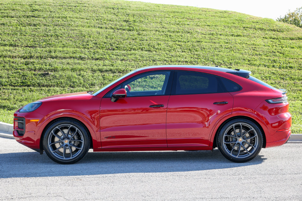 New 2026 Porsche Cayenne GTS AWD/4WD image 2