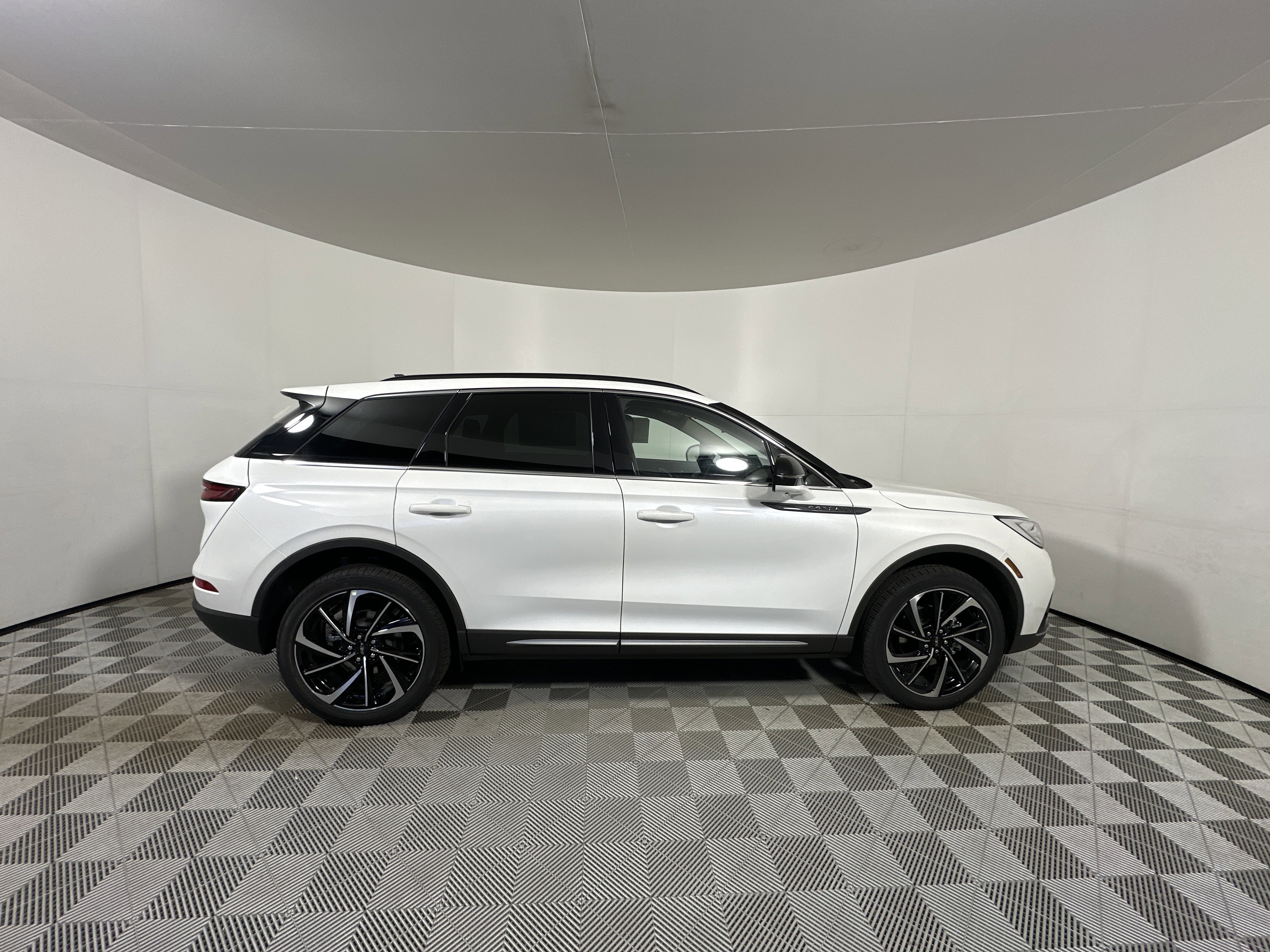 New 2026 Lincoln Corsair Reserve image 8