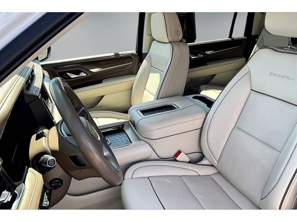 Used 2023 GMC Yukon XL Denali w/ Denali Reserve Package AWD/4WD image 18