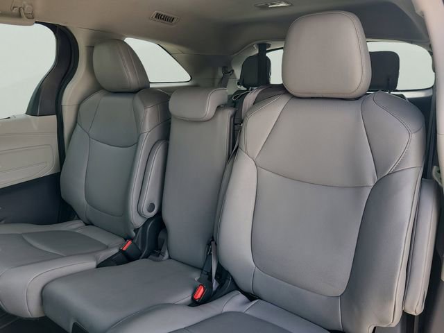 Used 2023 Toyota Sienna XLE FWD image 7