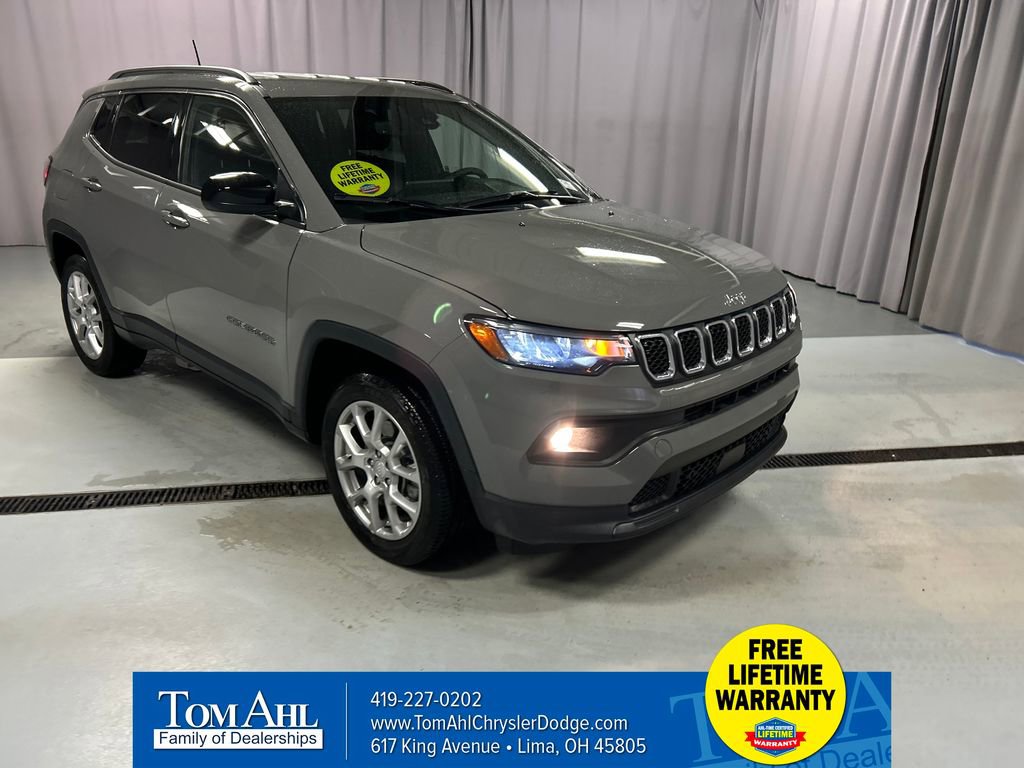 Used 2024 Jeep Compass Latitude image 1