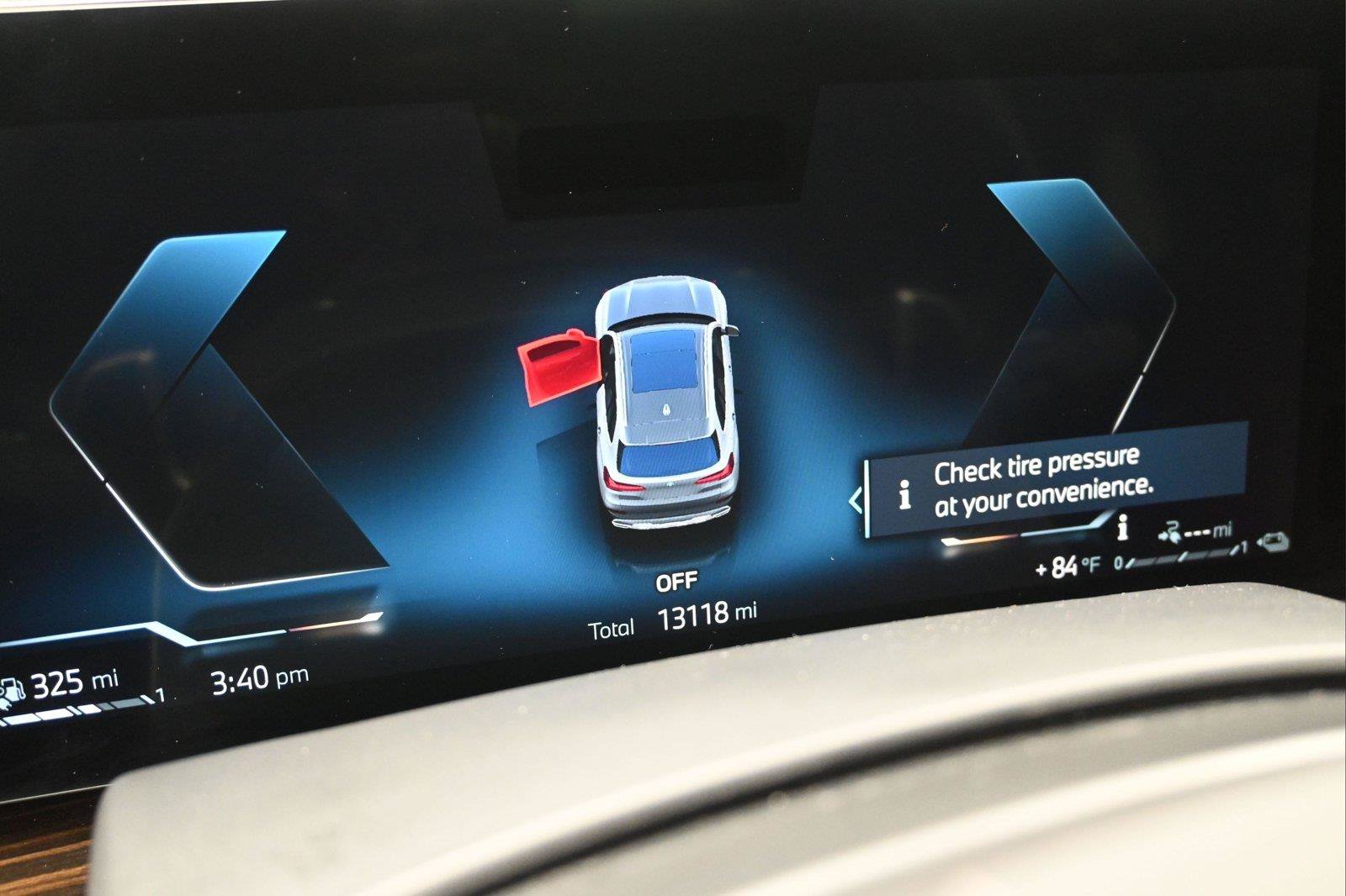 Used 2025 BMW X5 xDrive50e AWD/4WD image 3