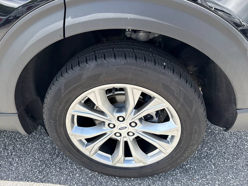 Used 2024 Ford Explorer XLT w/ Equipment Group 202A AWD/4WD image 19