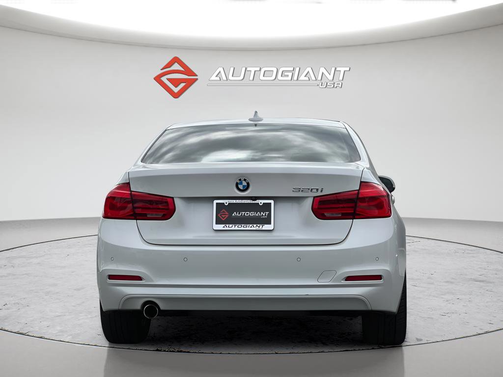 Used 2018 BMW 320i Sedan RWD image 6