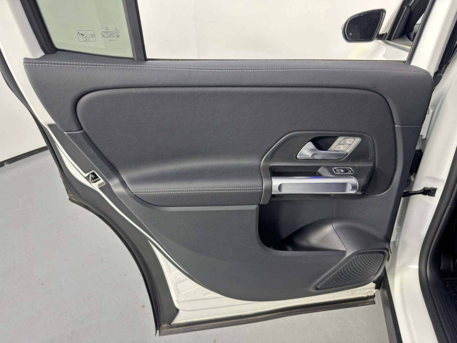 Used 2022 Mercedes-Benz GLB 250 w/ Premium Package Lite image 43