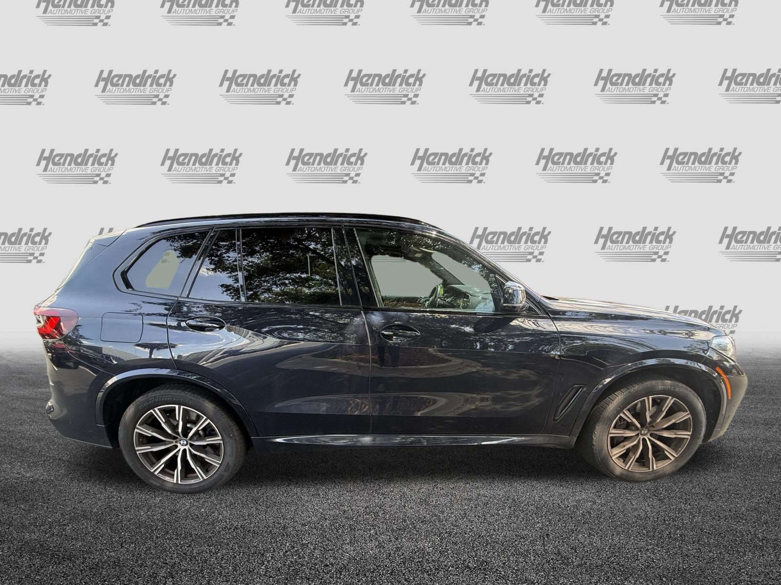 Used 2022 BMW X5 M50i AWD/4WD image 7