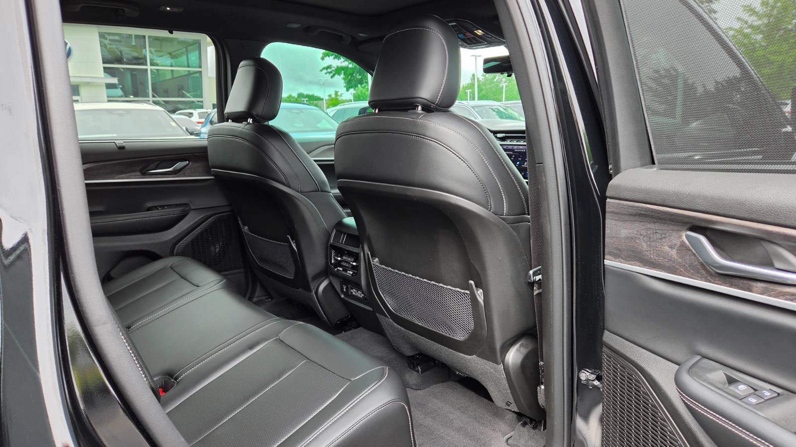 Used 2025 Jeep Grand Cherokee Limited w/ Luxury Tech Group II RWD image 59