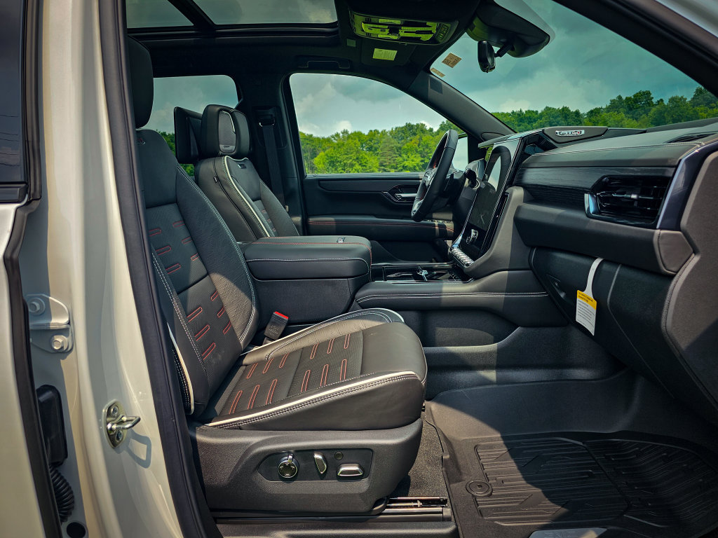 New 2026 GMC Yukon XL AT4 Ultimate w/ LPO, Floor Liner Package AWD/4WD image 49