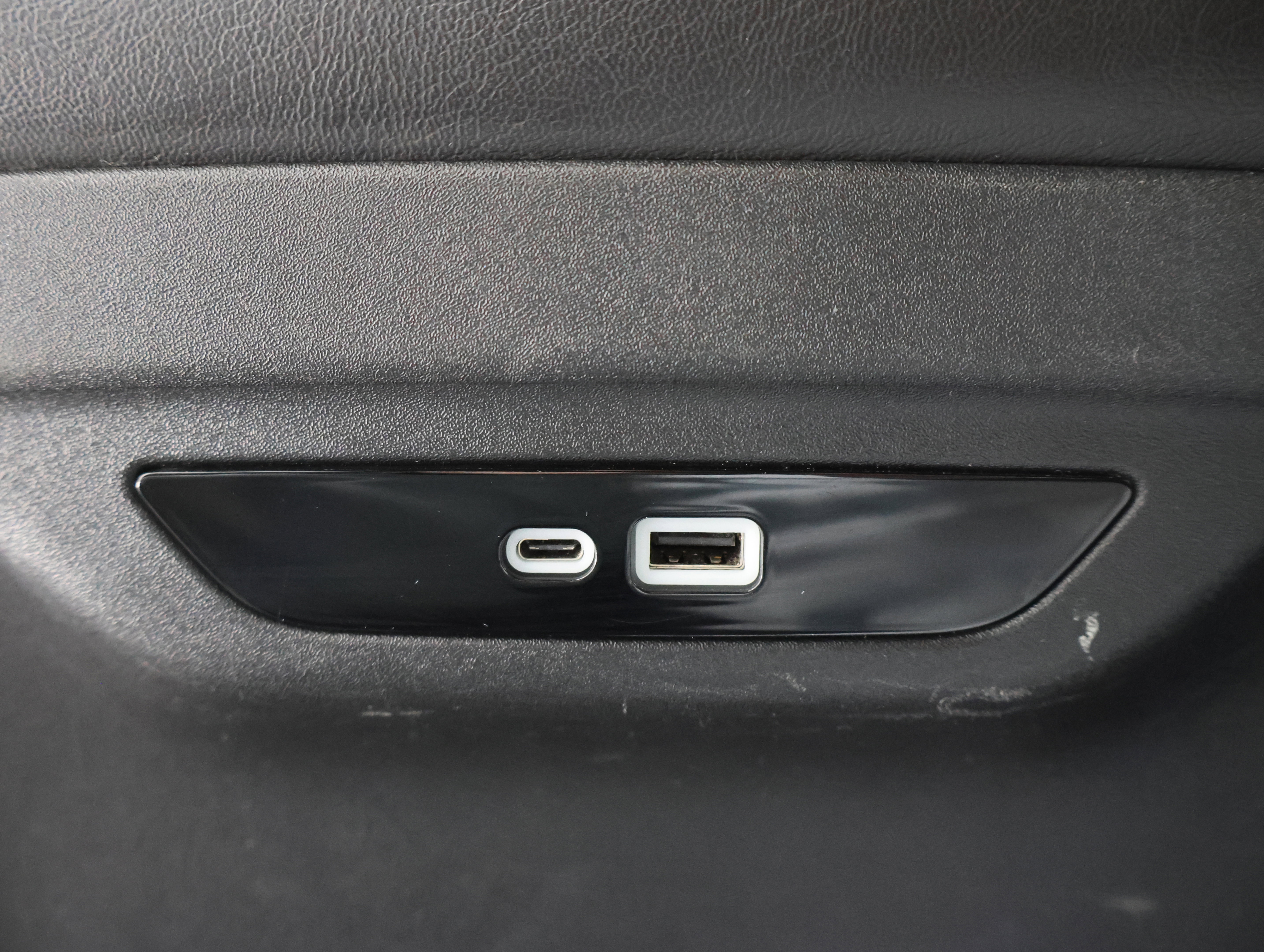 Used 2024 Chrysler Pacifica Limited FWD image 41