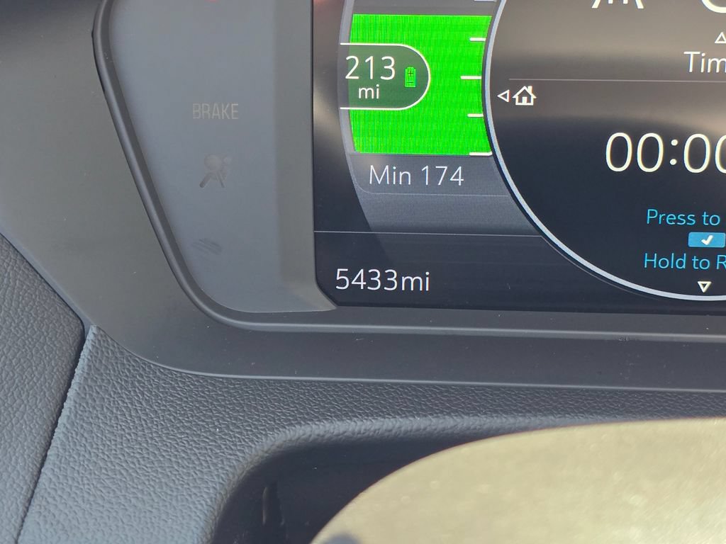 Used 2022 Chevrolet Bolt EUV LT w/ Comfort Package FWD image 26