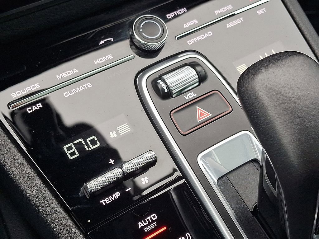 Used 2023 Porsche Cayenne Coupe image 18