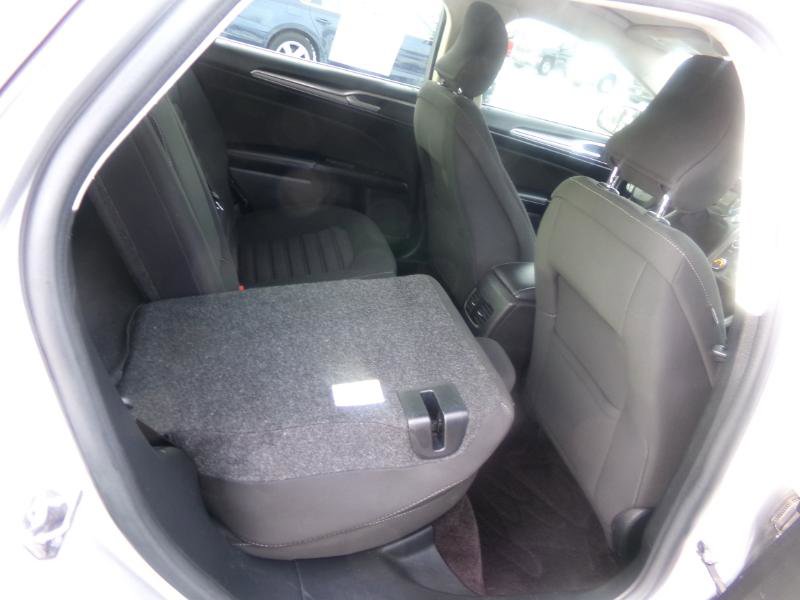 Used 2017 Ford Fusion SE FWD image 39
