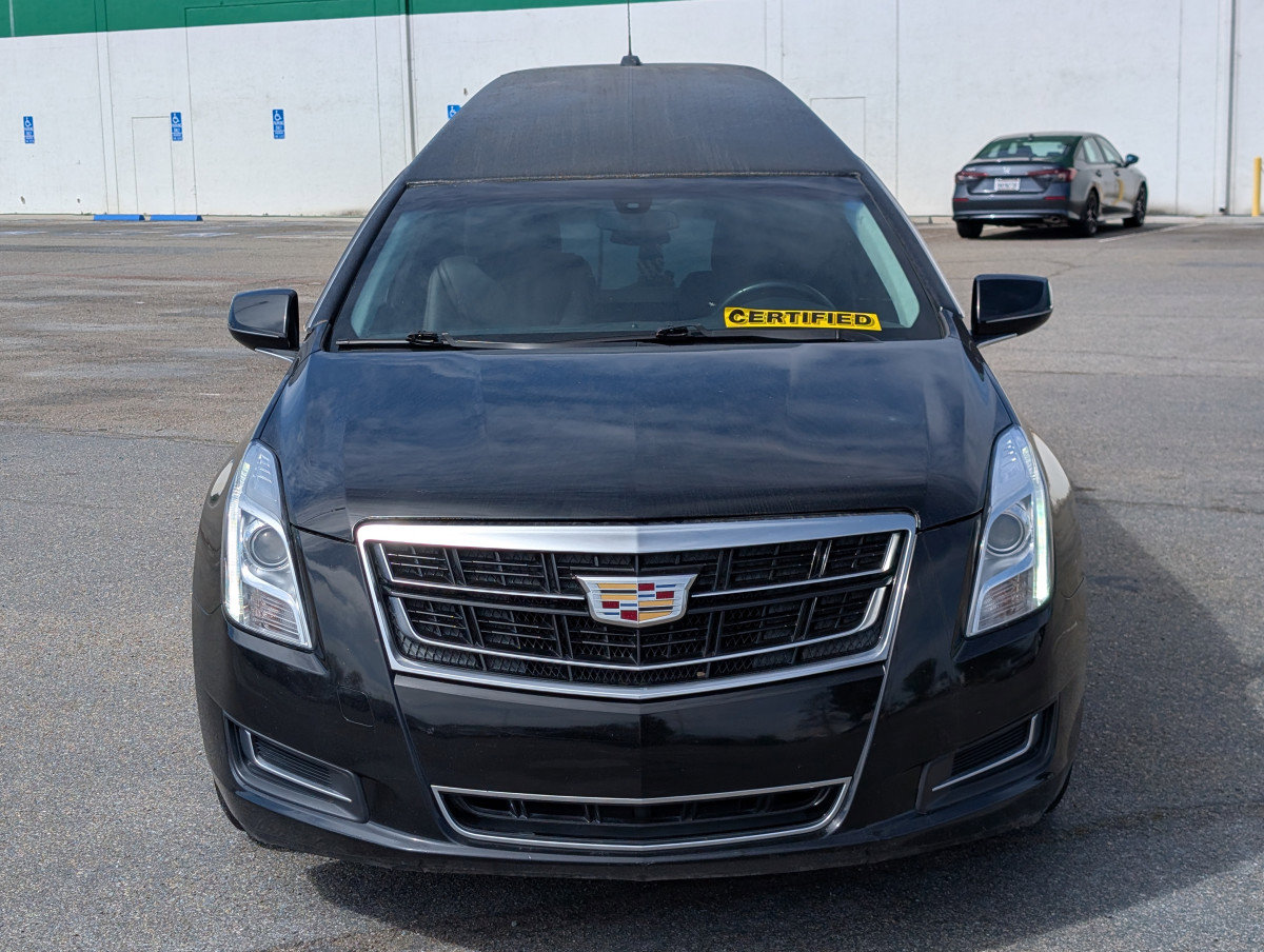 Used 2017 Cadillac XTS image 2