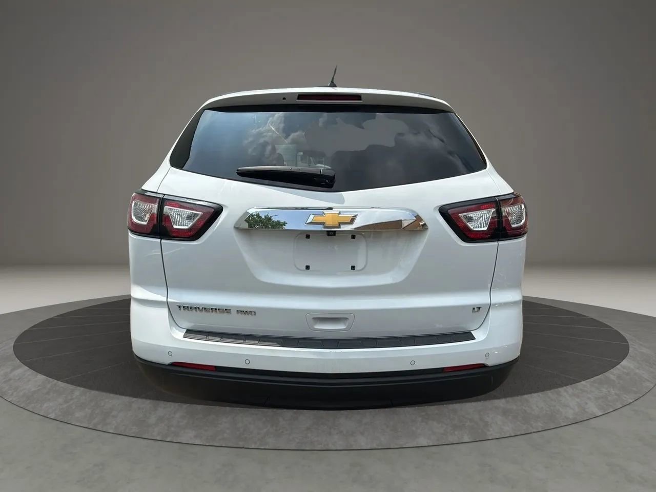 Used 2017 Chevrolet Traverse LT w/ Style and Technology Package image 6