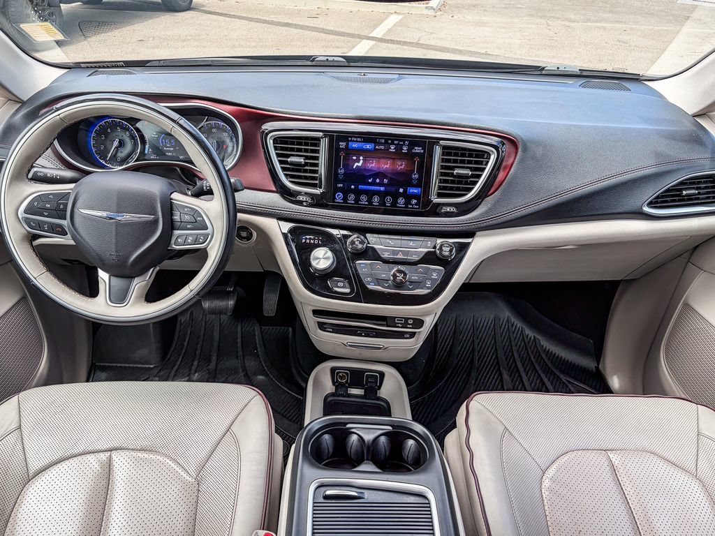 Used 2017 Chrysler Pacifica Limited w/ UConnect Theater Package FWD image 15