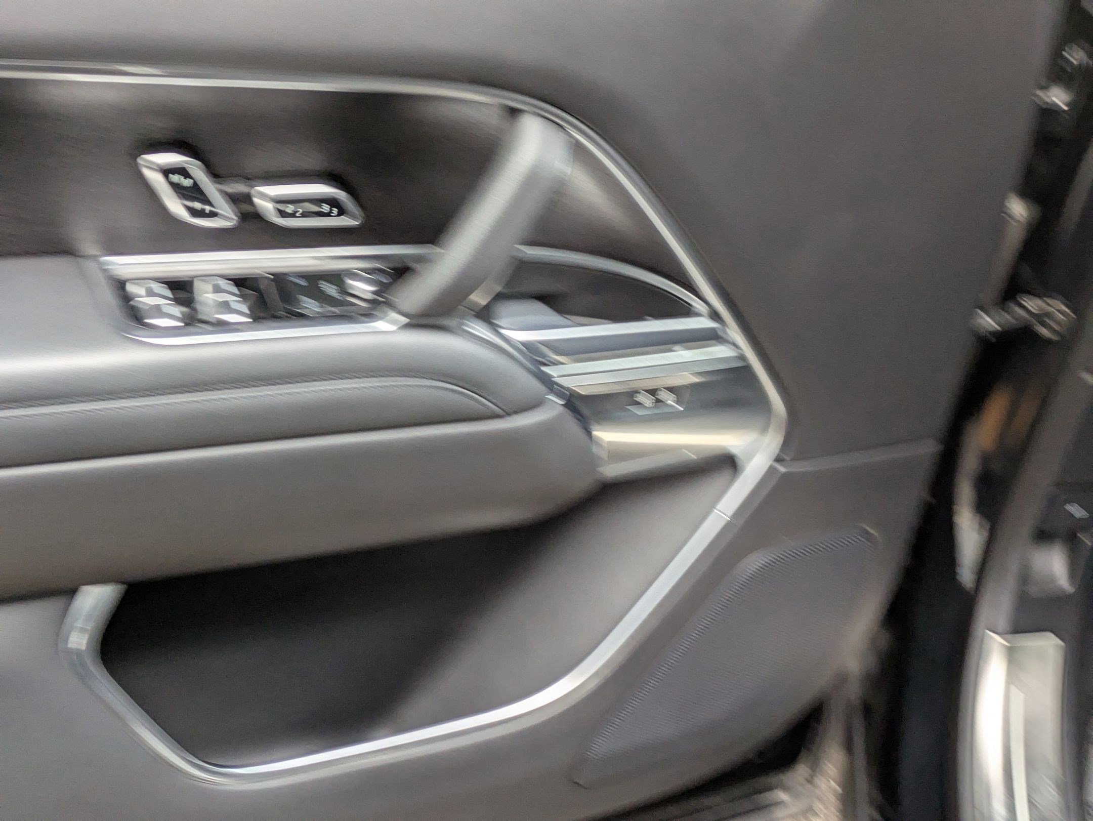 Used 2023 Land Rover Range Rover SE image 15