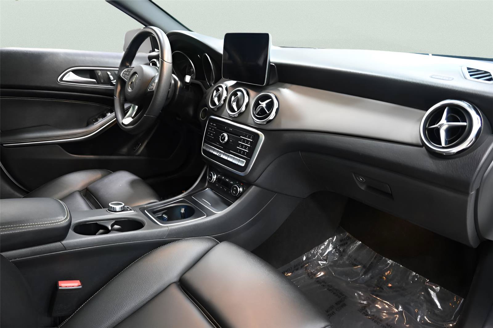 Used 2020 Mercedes-Benz GLA 250 4MATIC w/ Premium Package image 21