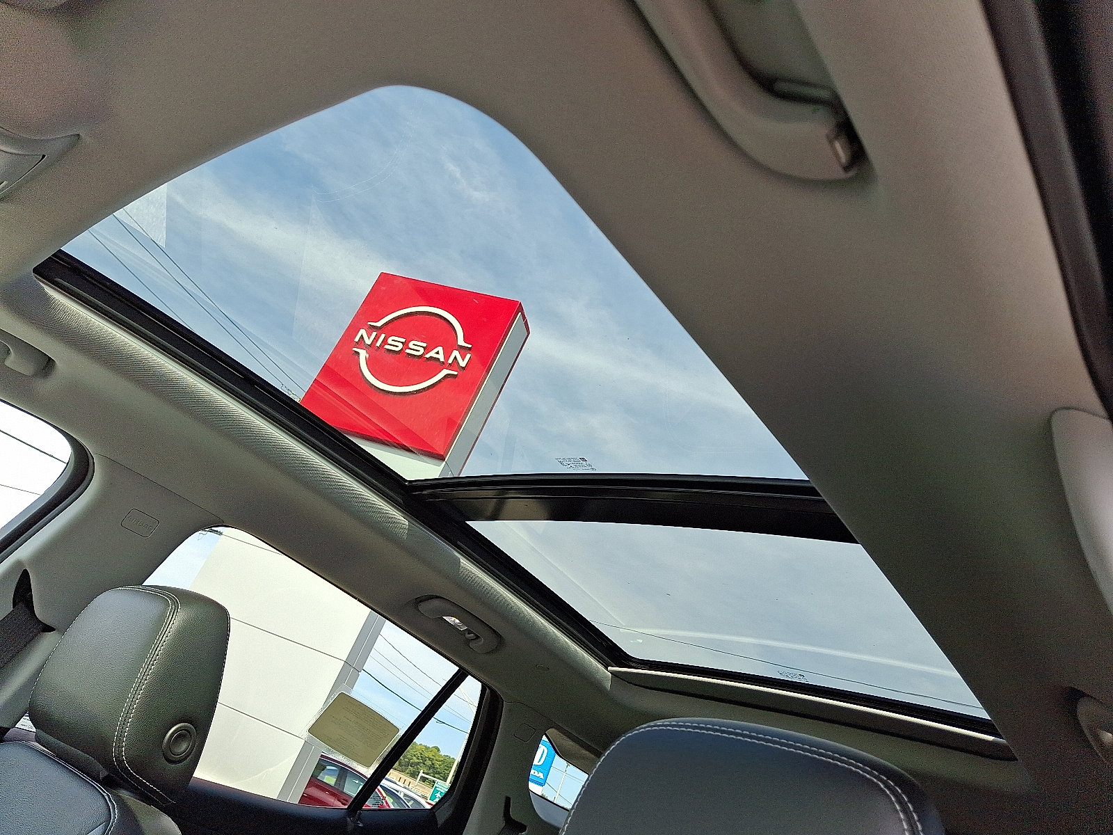 Used 2022 GMC Terrain SLT w/ Tech Package image 15