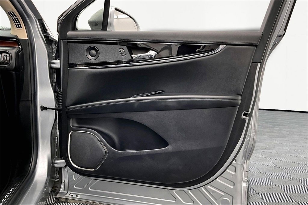 Used 2021 Lincoln Nautilus Reserve w/ Cargo Utility Package image 24