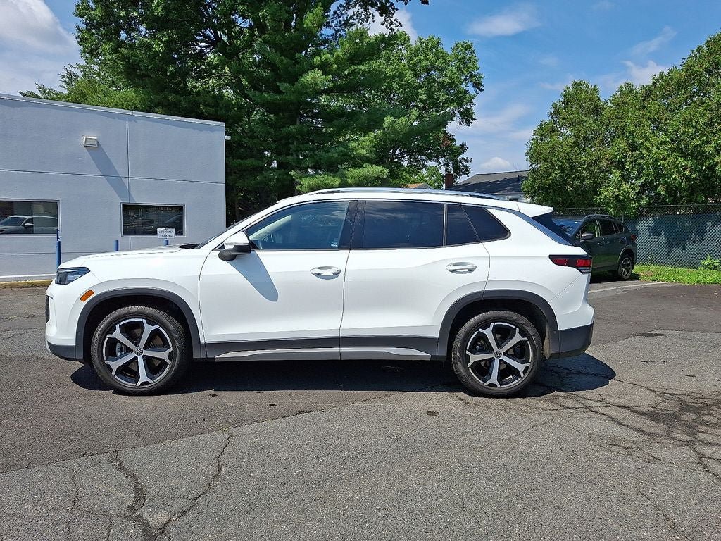 Used 2026 Volkswagen Tiguan SE w/ Panoramic Sunroof Package AWD/4WD image 8