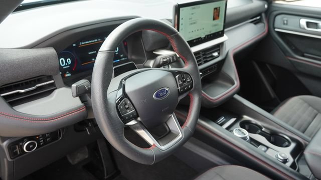 Used 2025 Ford Explorer ST-Line w/ ST-Line Street Pack AWD/4WD image 18