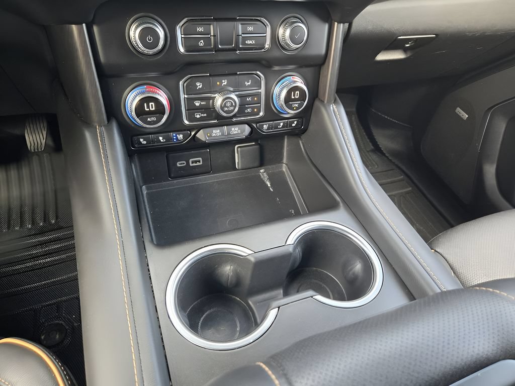 Used 2024 GMC Yukon AT4 w/ Technology Package AWD/4WD image 18