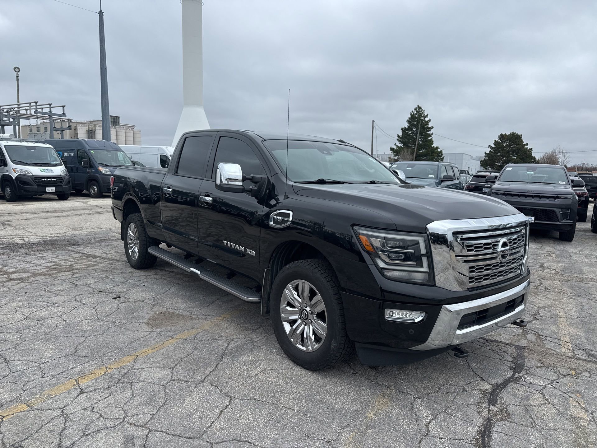 Used 2020 Nissan Titan SL w/ Moonroof Package image 4
