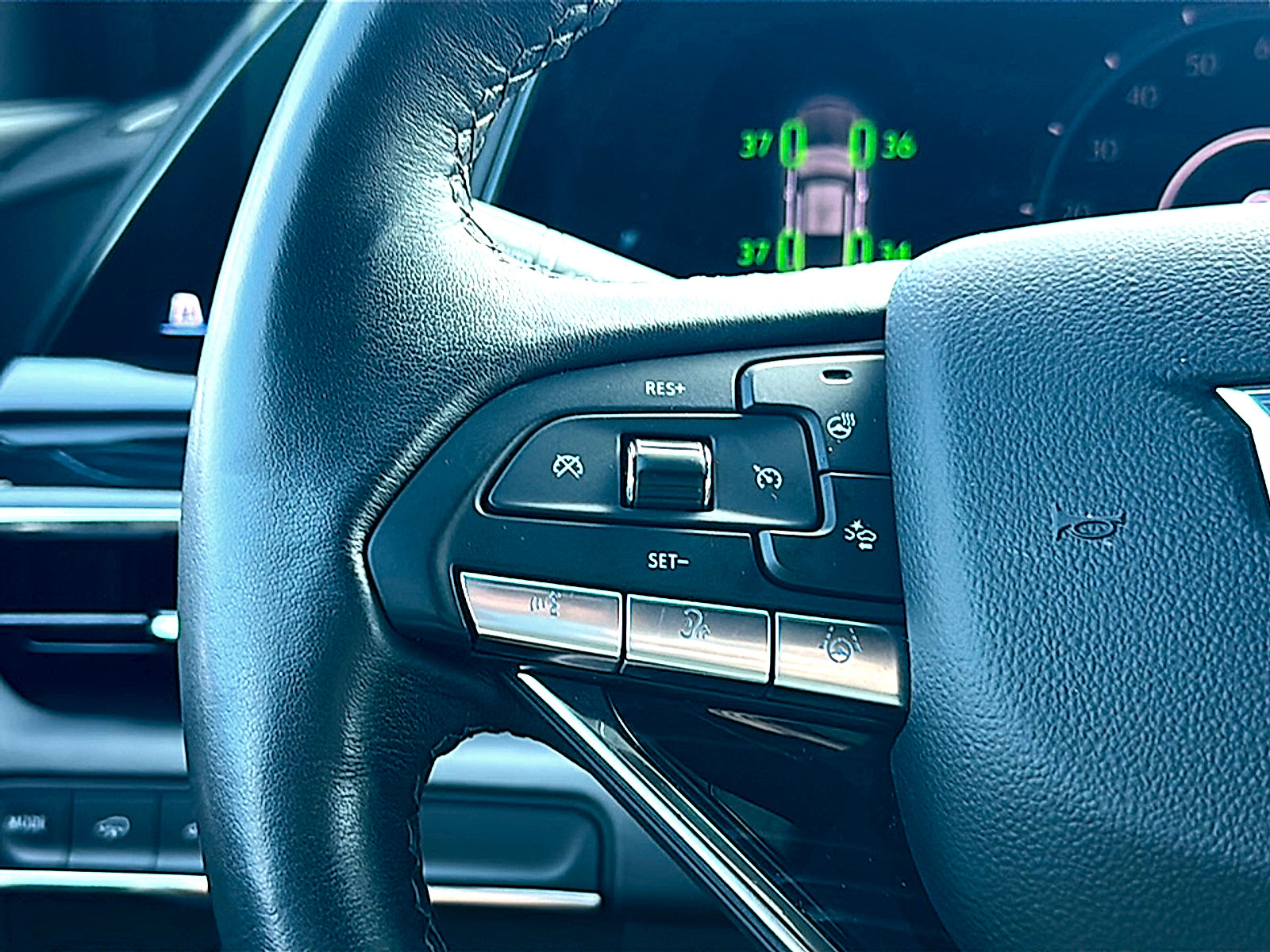 Used 2023 Cadillac Escalade Sport w/ Touring Package RWD image 31
