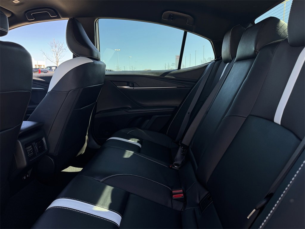 Used 2025 Toyota Camry SE w/ Convenience Package image 29
