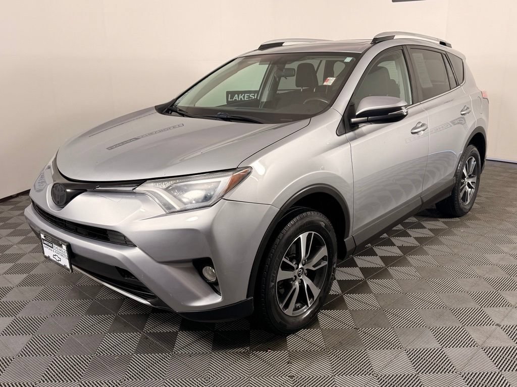 Used 2016 Toyota RAV4 XLE AWD/4WD image 2