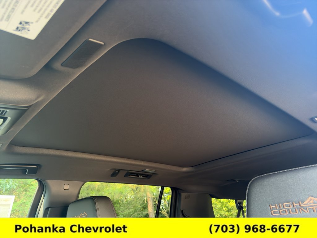 New 2026 Chevrolet Suburban High Country w/ Sun And Tow Package AWD/4WD image 19