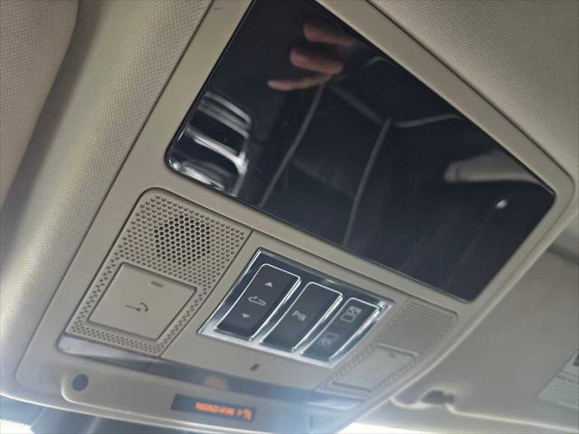 Used 2017 Jaguar XJ R-Sport image 34