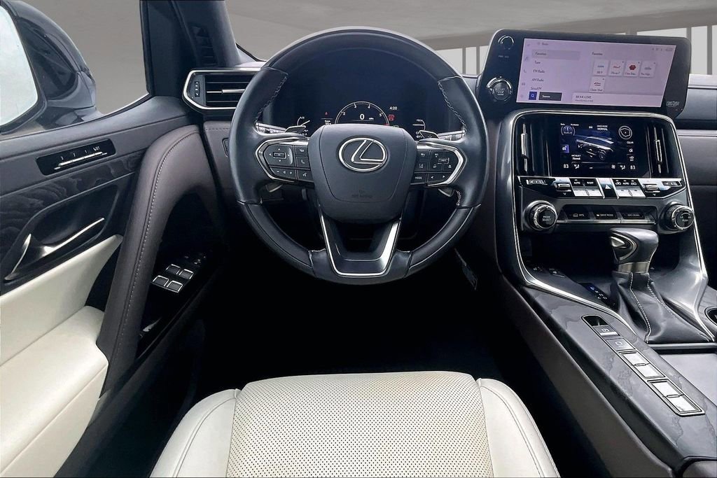 Used 2022 Lexus LX 600 4WD w/ Appearance Package image 5