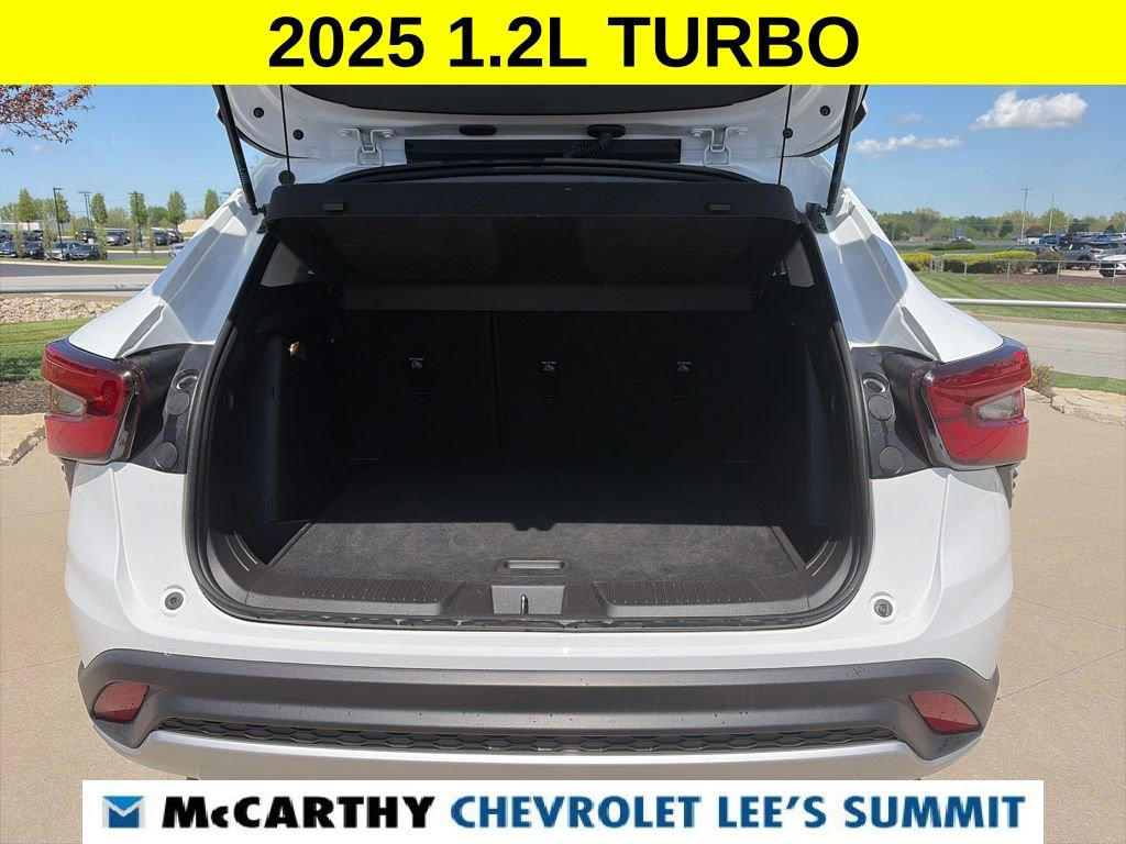 Used 2025 Chevrolet Trax LT FWD image 35
