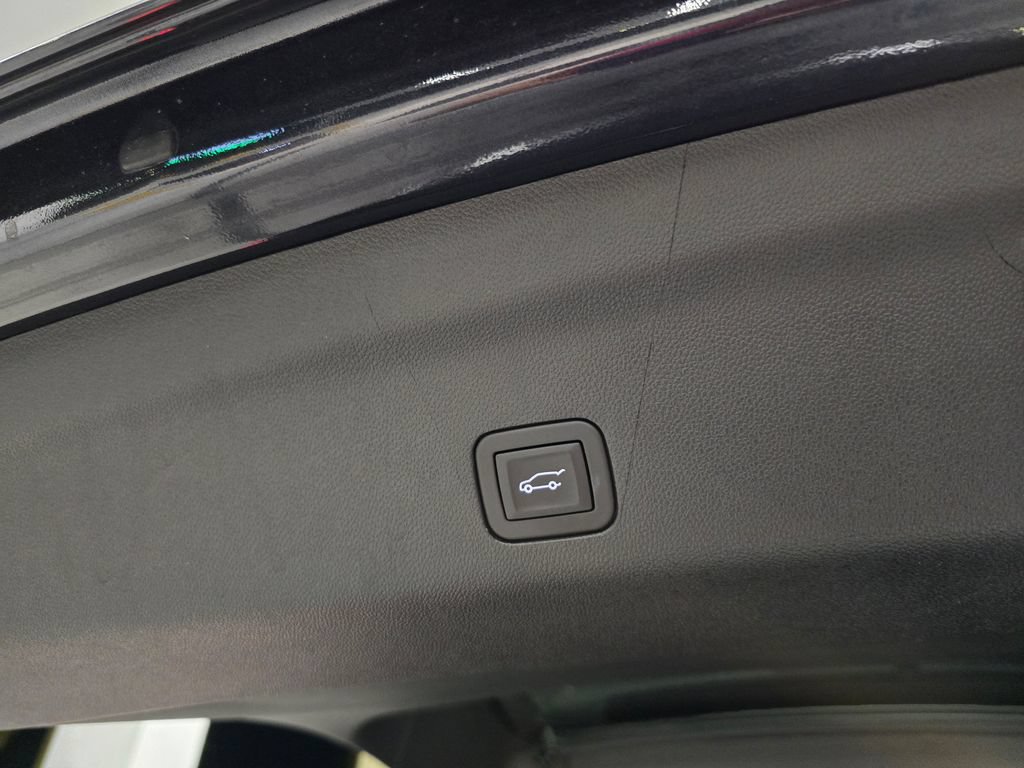Used 2025 Chevrolet Suburban High Country RWD image 49