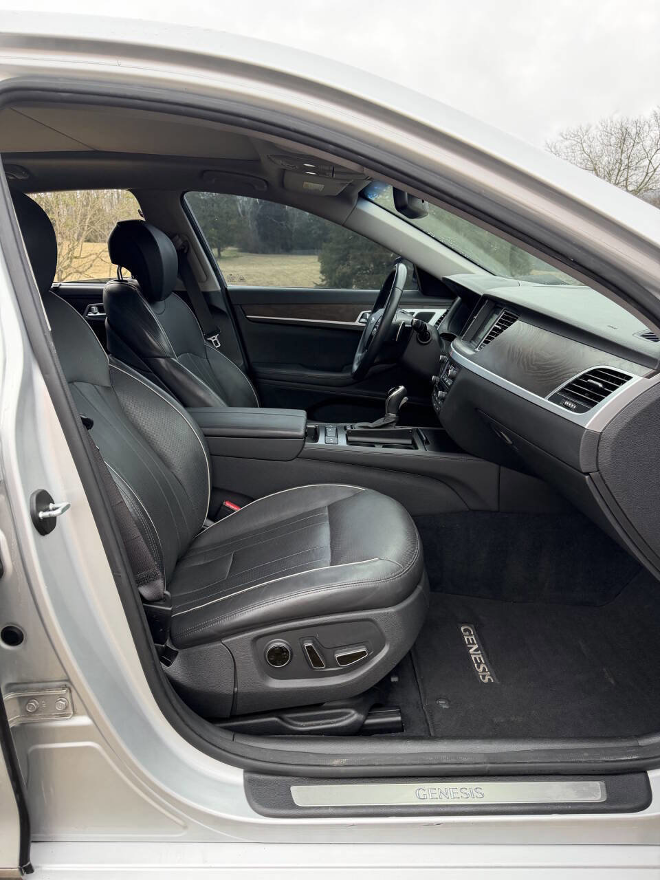 Used 2015 Hyundai Genesis 5.0 image 22