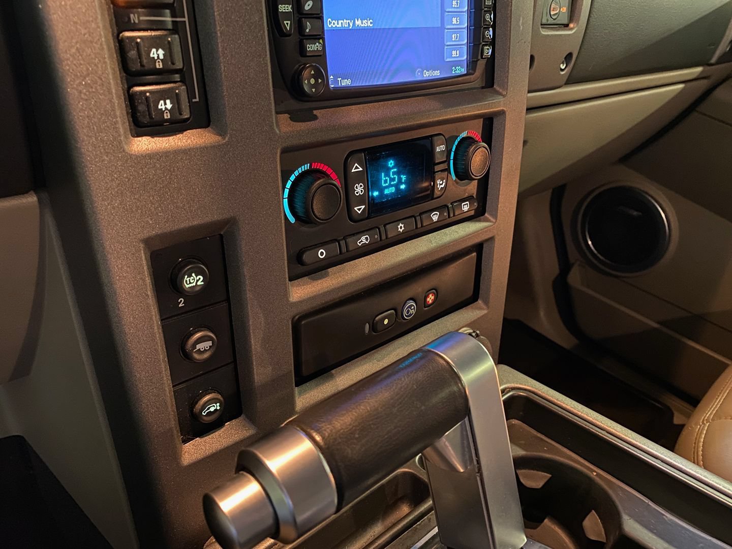 Used 2004 HUMMER H2 w/ Preferred Equipment Group AWD/4WD image 37