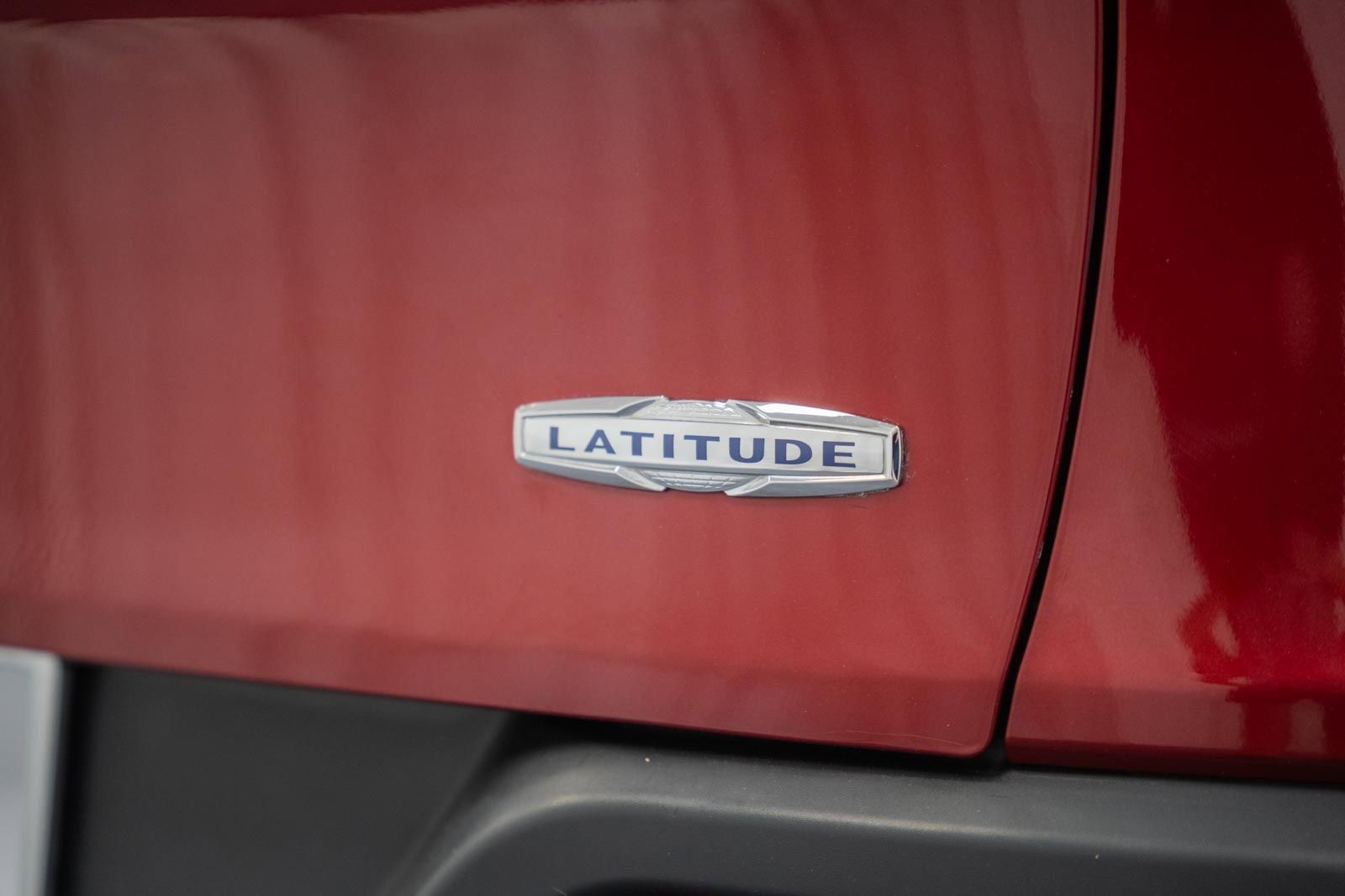 Used 2016 Jeep Cherokee Latitude w/ Cold Weather Group AWD/4WD image 8