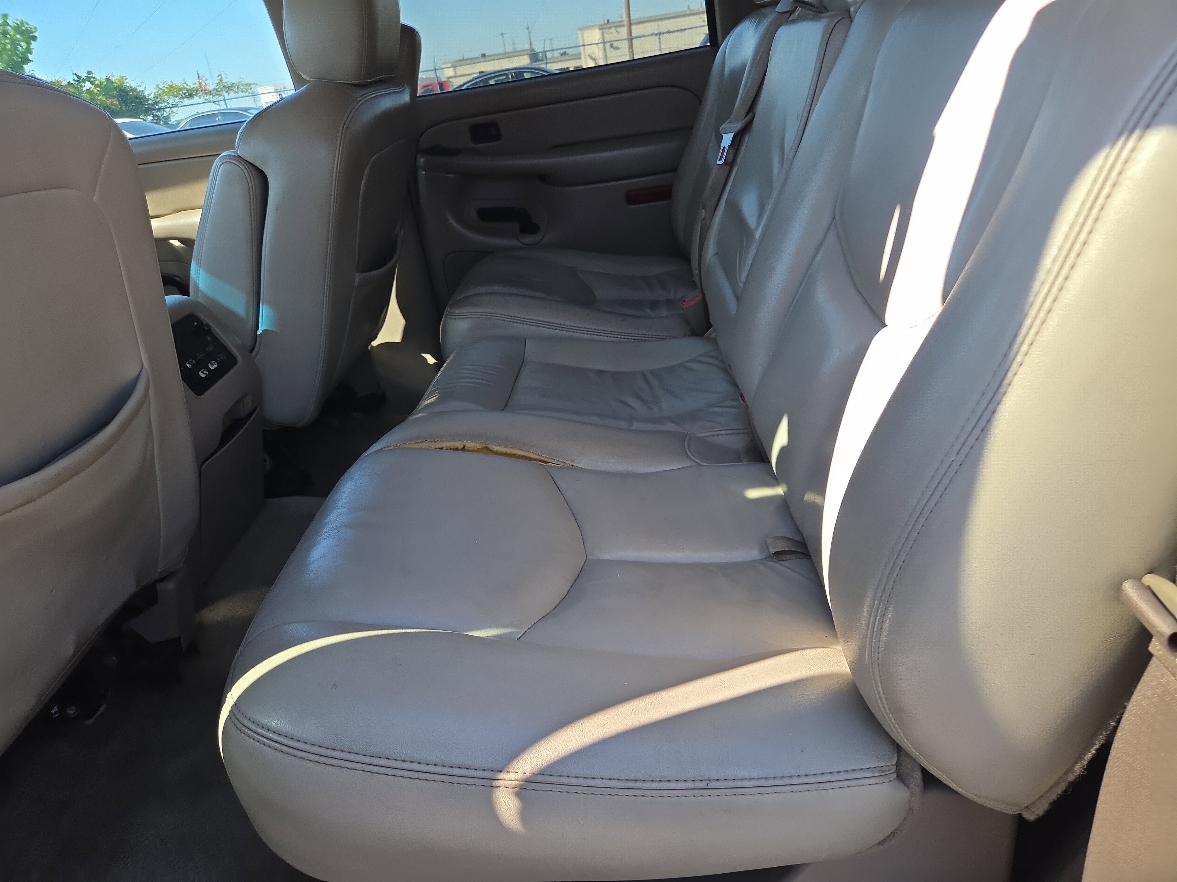 Used 2005 Chevrolet Suburban LT w/ Preferred Equipment Group RWD image 11